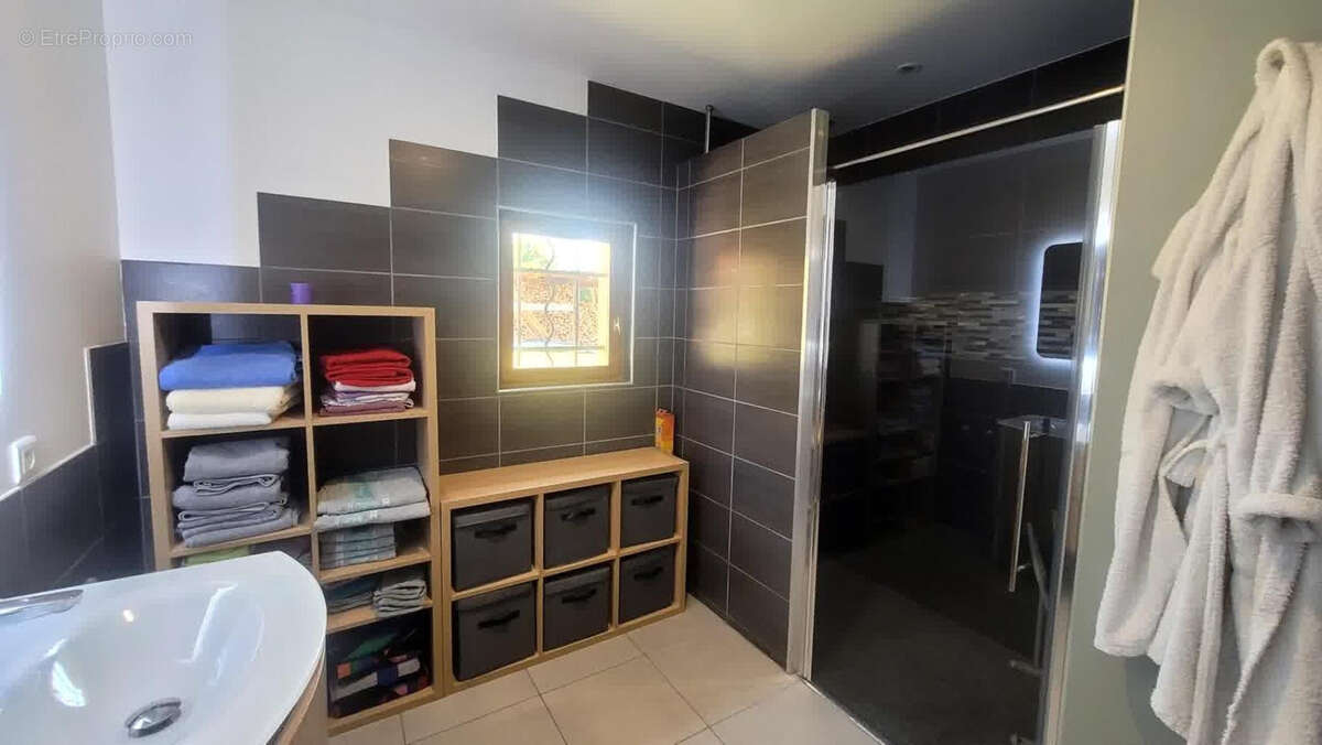 Maison à SAINT-GEOIRE-EN-VALDAINE