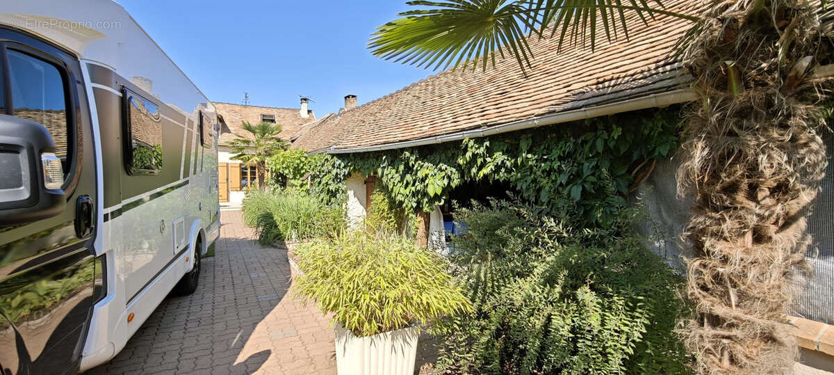 Maison à PONT-SUR-YONNE