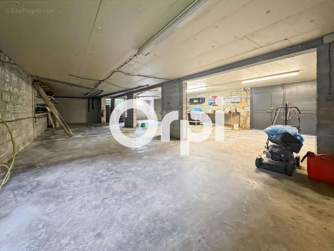 Pavillon individuel de plain pied avec 4 chambres, jardin sous-sol complet avec partie garage à Petite-Synthe (59640) - photo 10