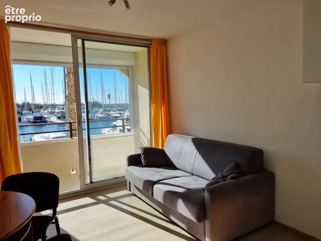 A vendre - gruissan - secteur calme - appartement tres lumineux - 6 couchages - vue port - photo 4