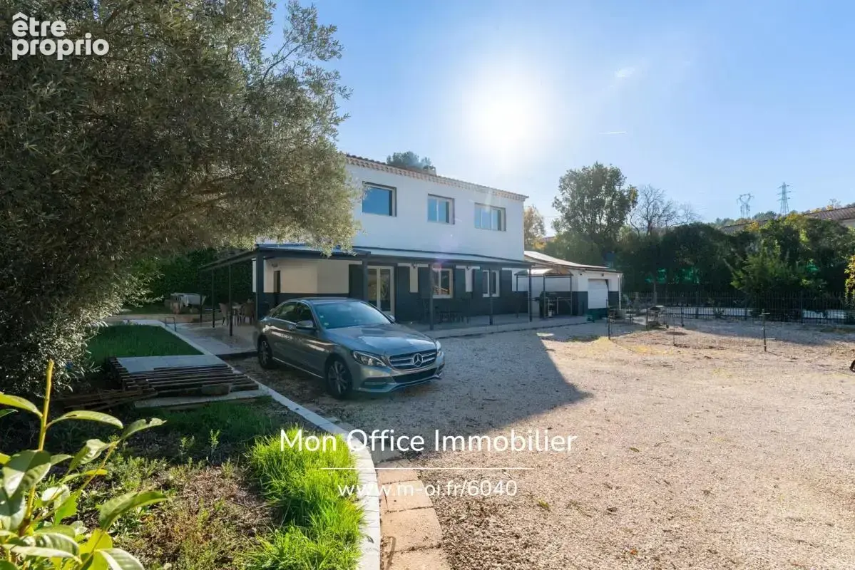 Référence : 6040-ABR. - Villa familiale rénovée de 166 m², DPE A, piscine et terrain paysager à Mimet - photo 17