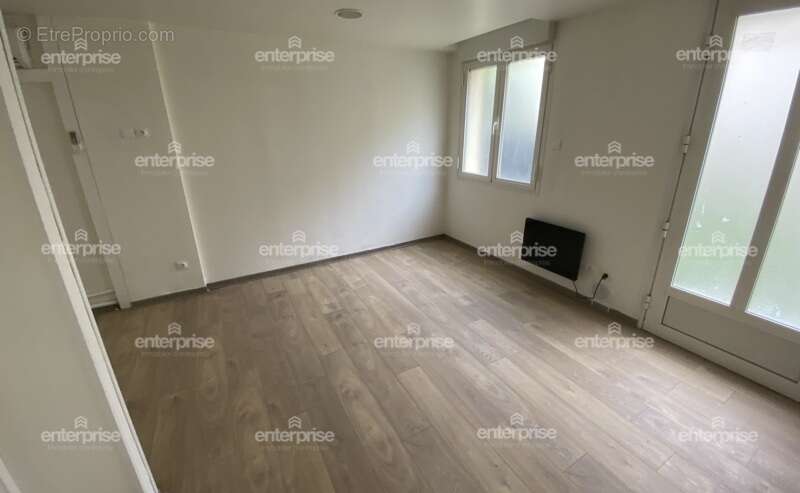 Bureaux / local commercial - 350m2 - le plessis-belleville - photo 7