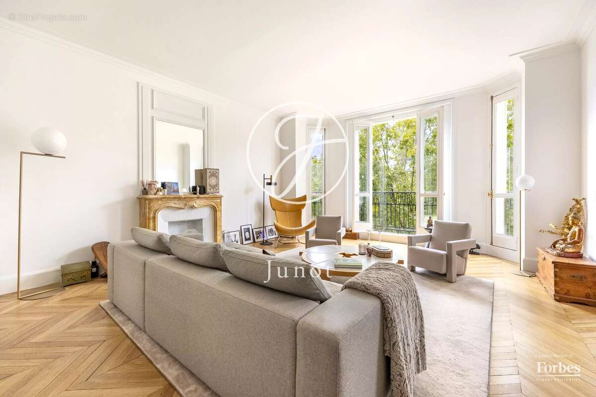 Appartement à PARIS-7E