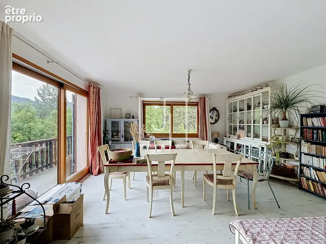 Maison composée de 3 appartements avec terrain et combles aménageables   Barcelonnette (04400) - photo 10