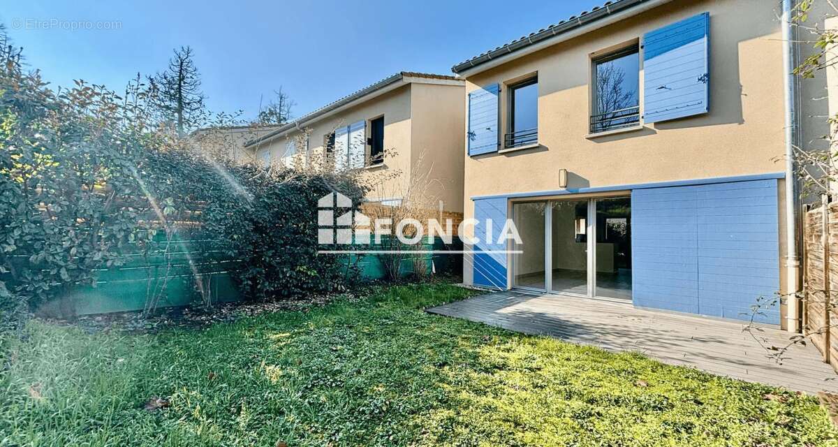 Maison familiale avec jardin et garage - photo 2
