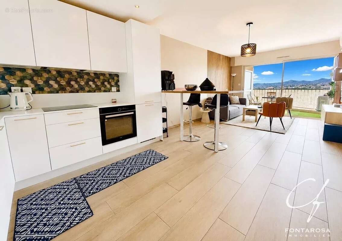 Saint-Raphaël – Appartement 2 pièces rénové avec terrasse, vue dégagée, parking et cave — vendu loué - photo 3