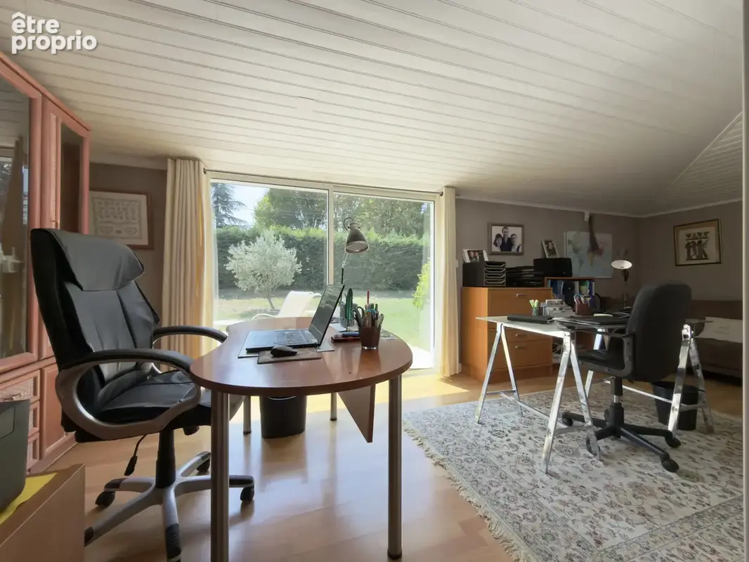Villa d'exception avec piscine, jacuzzi, double garage et petit étang. - photo 21