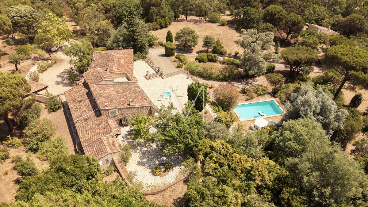 Le plan de la tour - tres belle propriété sur 4 hectares - rafraichissements à prevoir. - photo 5