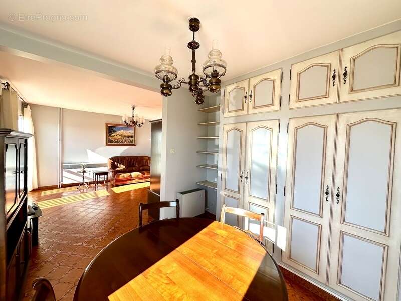 Appartement à MARSEILLE-4E