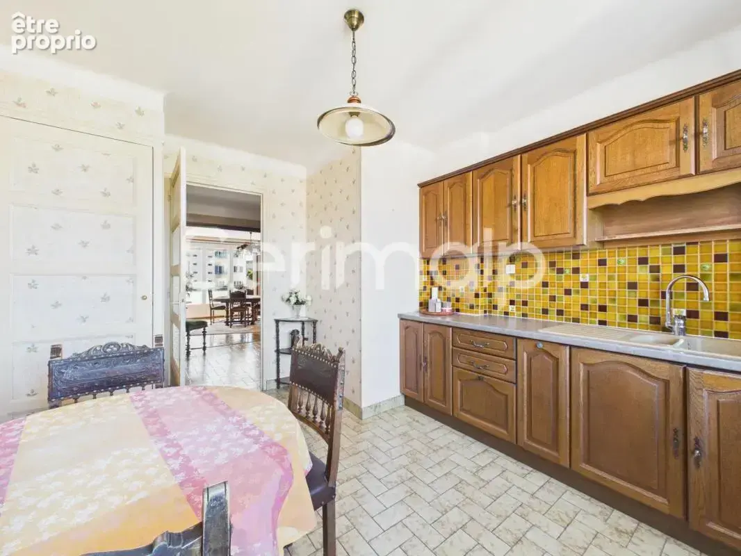 Vente - Appartement - 3 pièces + cuisine - 82,64 m² - 367 500 € - photo 3