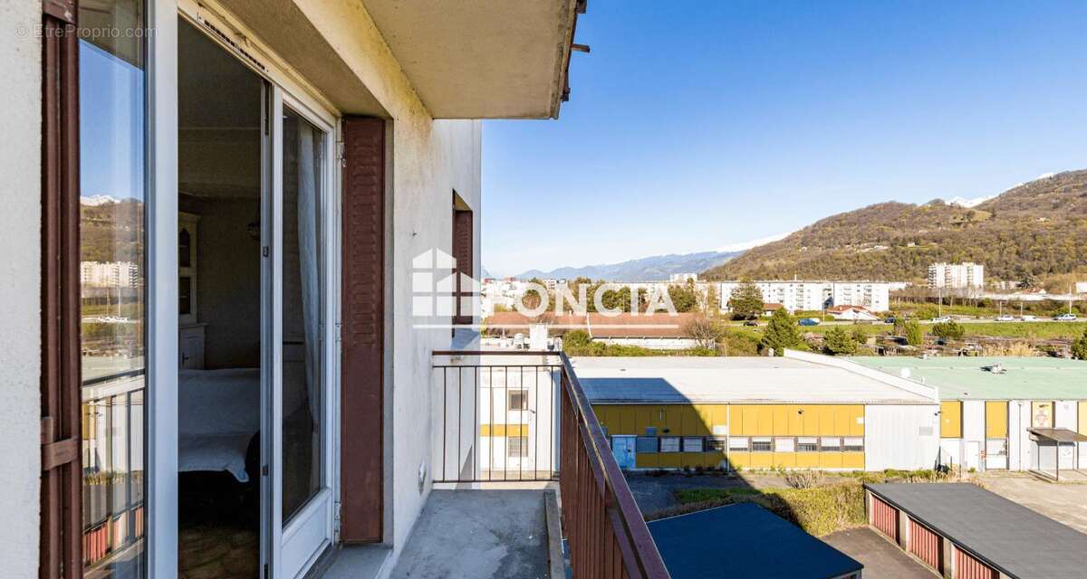 Appartement à SAINT-MARTIN-D'HERES