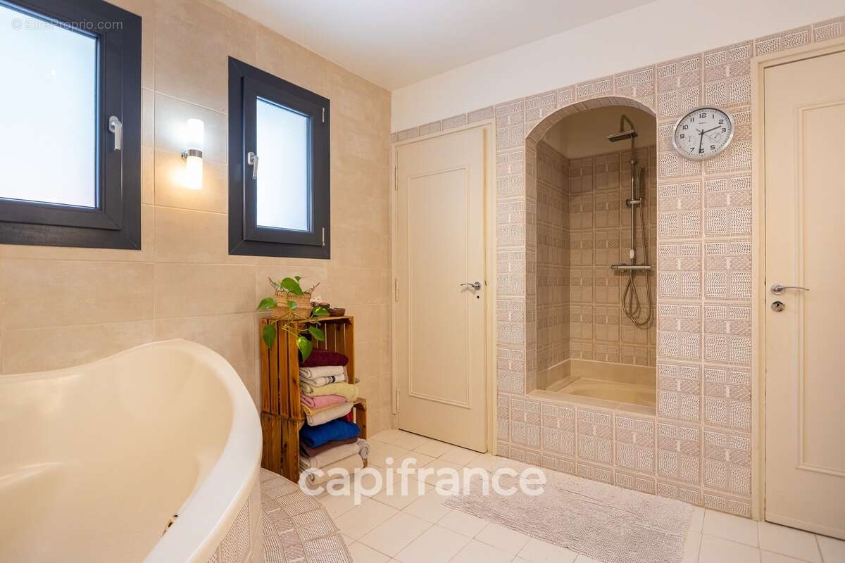 Maison à vendre 7 pièces avec T2 indépendant à Fuveau avec jardin - photo 25