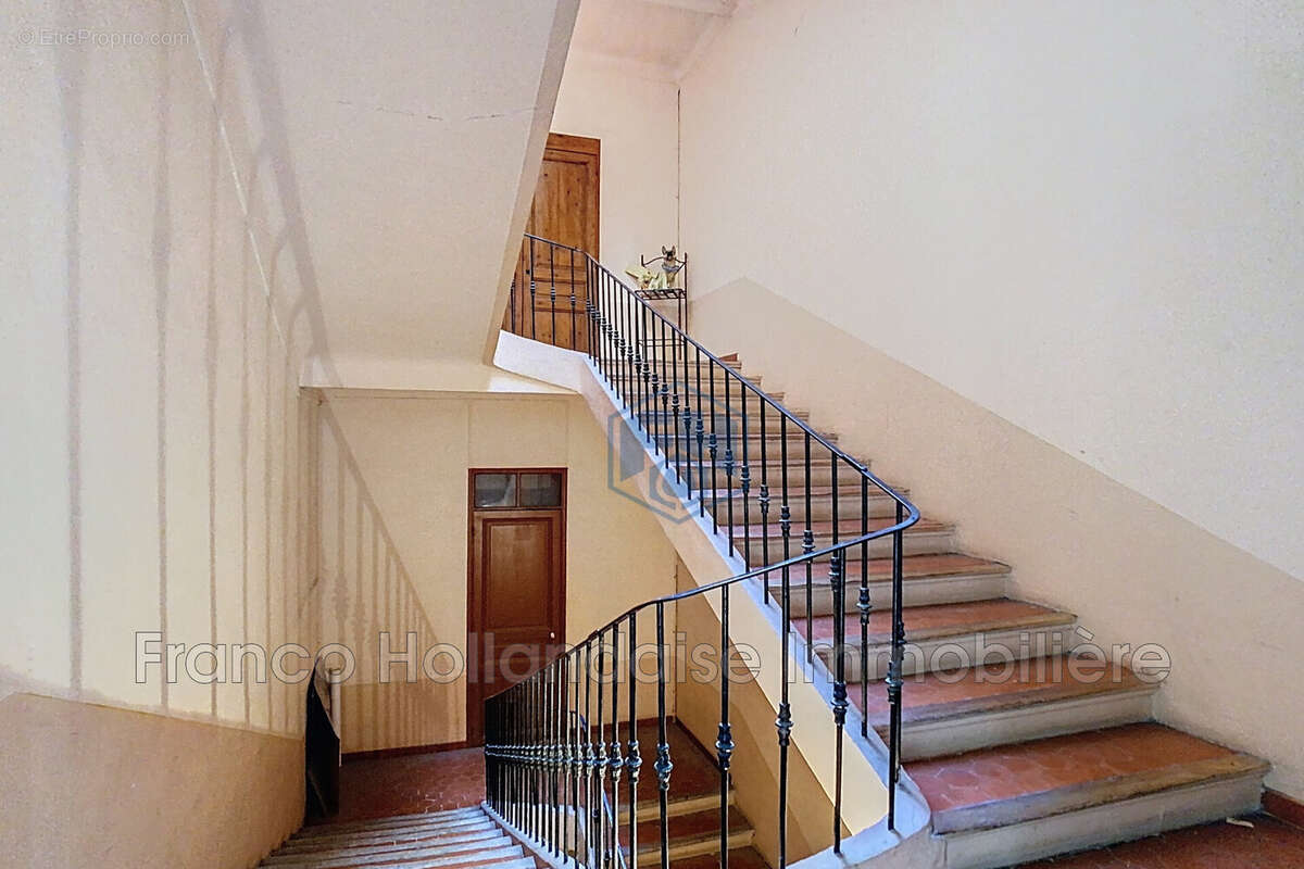 Maison 300 m² à Vallauris  - photo 3