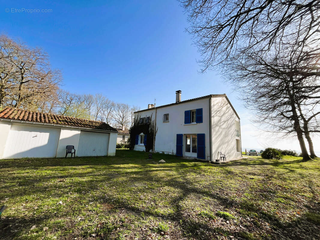 Maison à CHENAC-SAINT-SEURIN-D'UZET