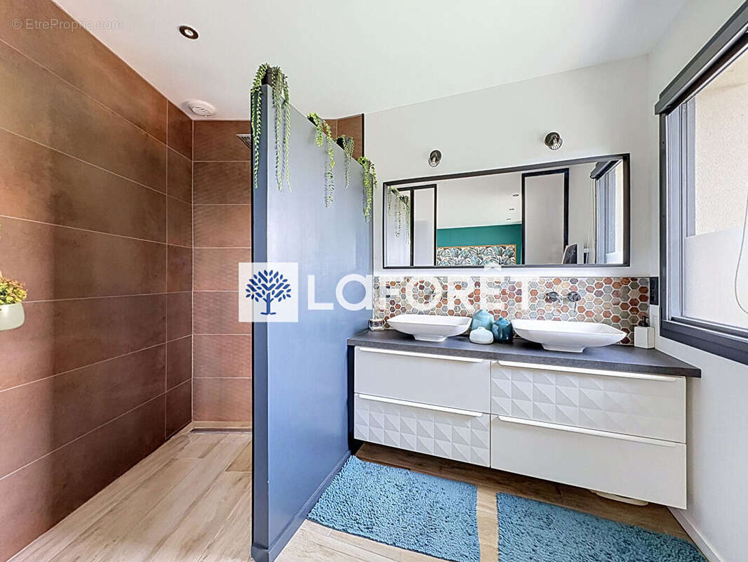 Villa Mas Rillier 5 pièces 145.30 m² avec jardin, piscine et garage - photo 10