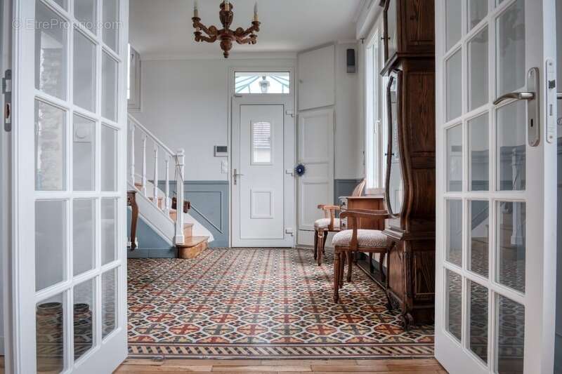 Maison bourgeoise en pierre de meulière 9 pièces - 6 chambres - Appartement indépendant - Savigny sur Orge (91) - photo 2