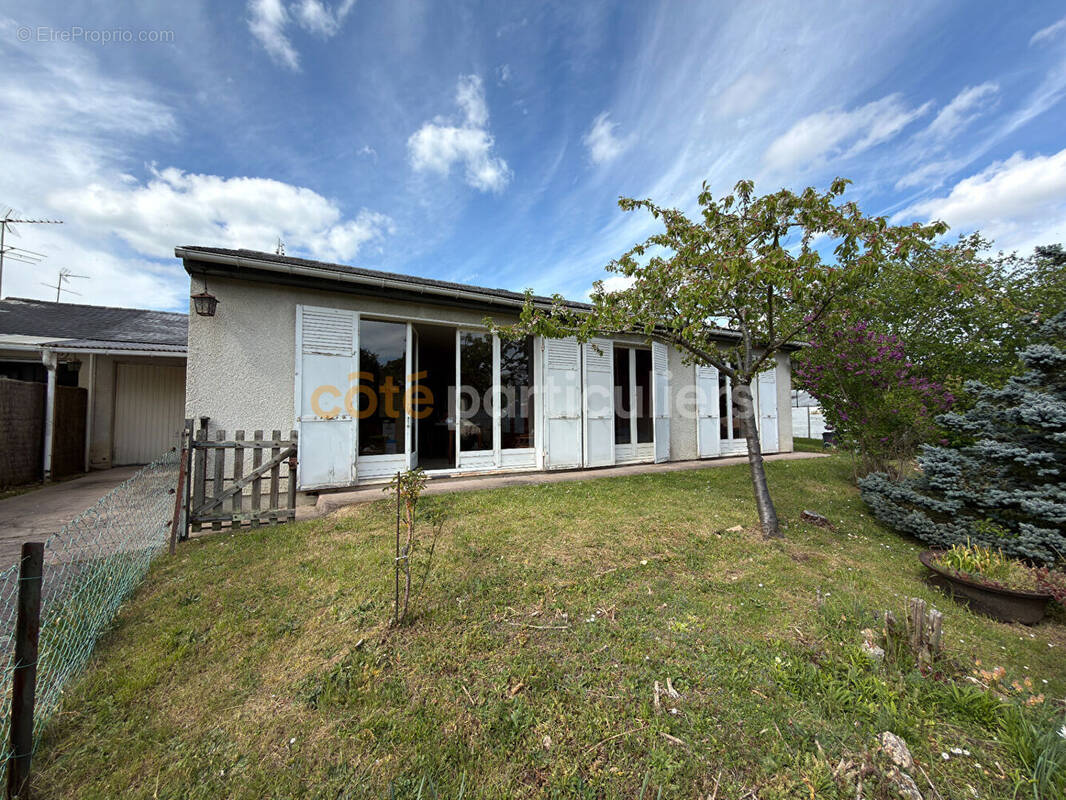 Maison à SAINT-SEBASTIEN-DE-MORSENT
