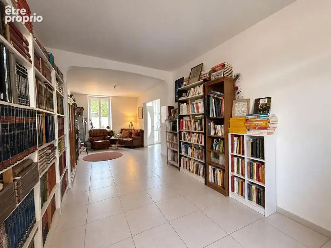 À vendre à Villegailhenc, maison de village de 6 pièces avec quatre chambres, deux cours et garage - photo 5