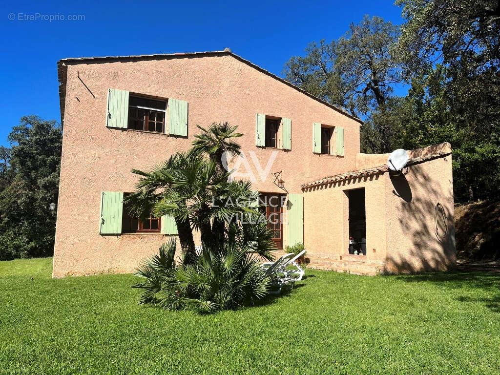 Maison à LA GARDE-FREINET