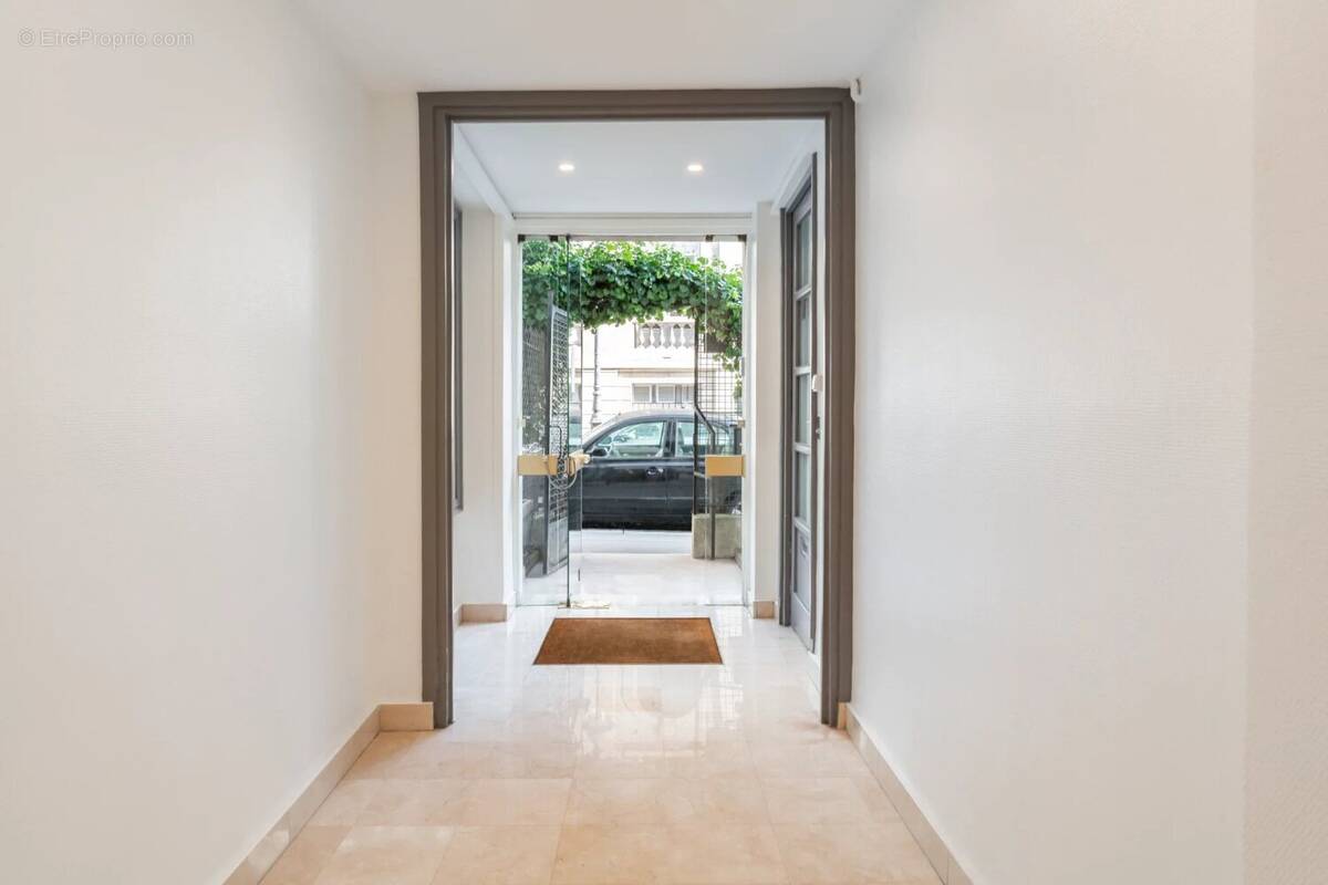 Appartement à PARIS-16E