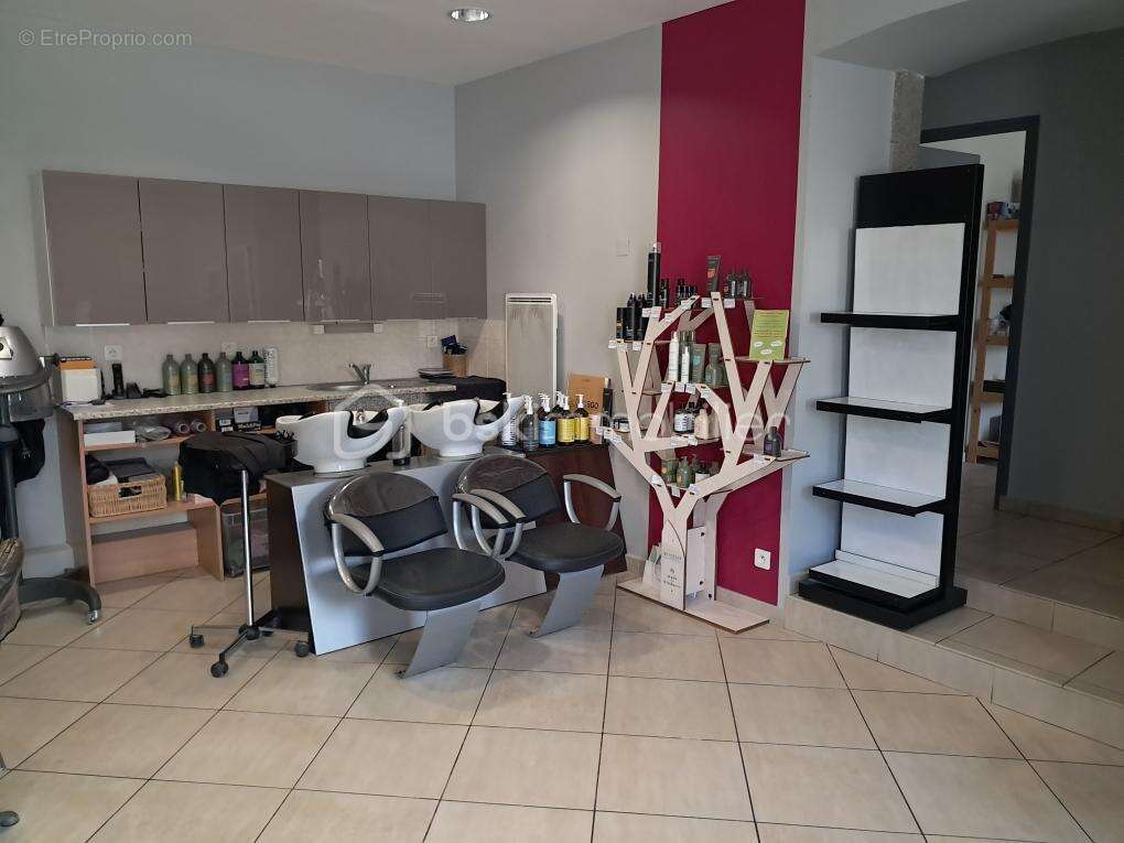 Commerce à BAGUER-MORVAN