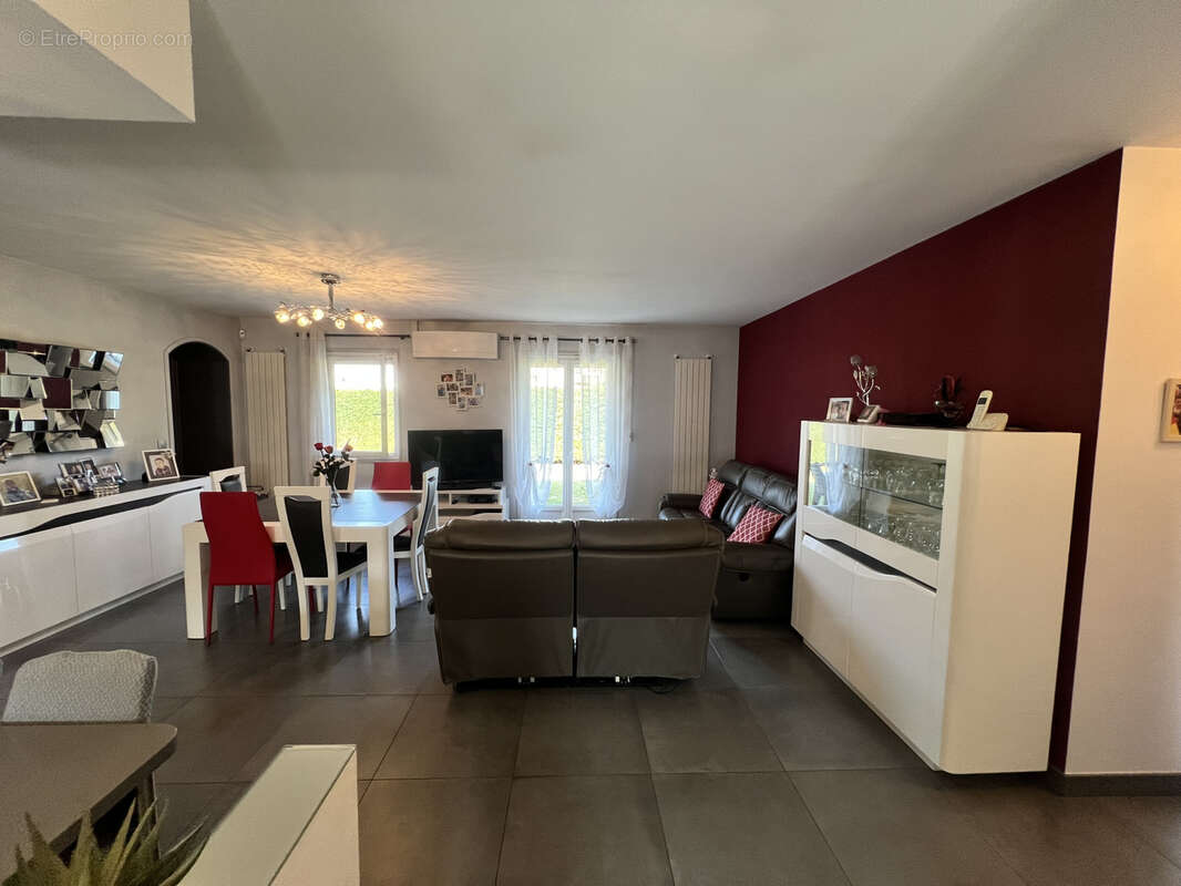 Maison à VETRAZ-MONTHOUX