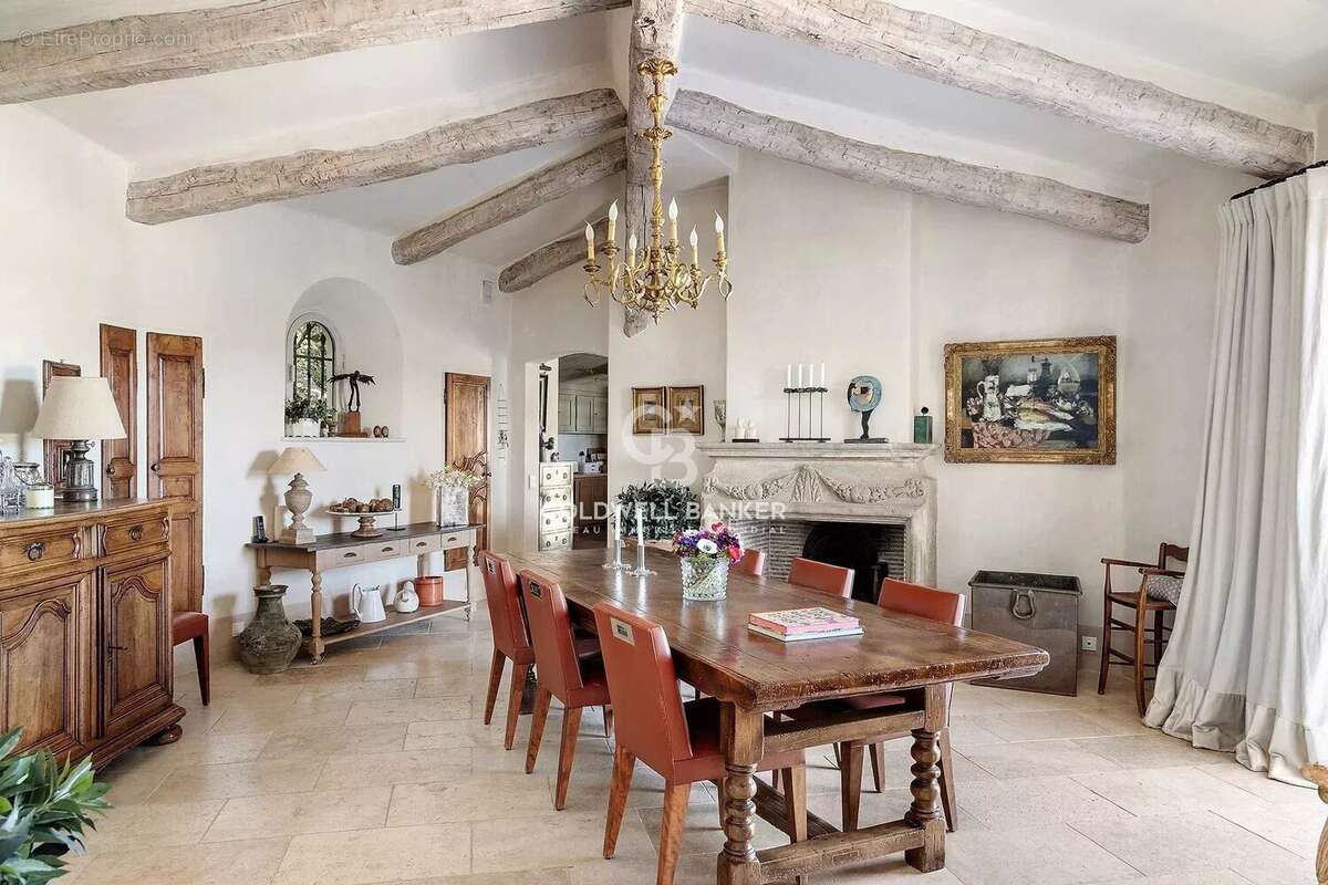 Maison à VALBONNE