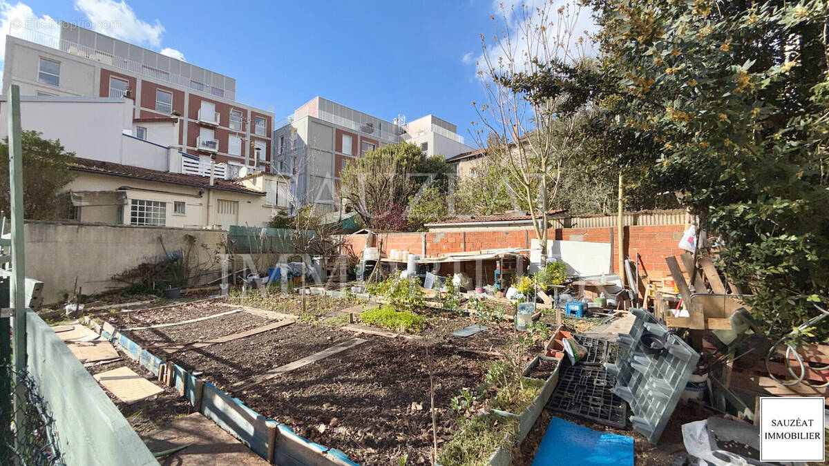 Terrain à BAGNEUX