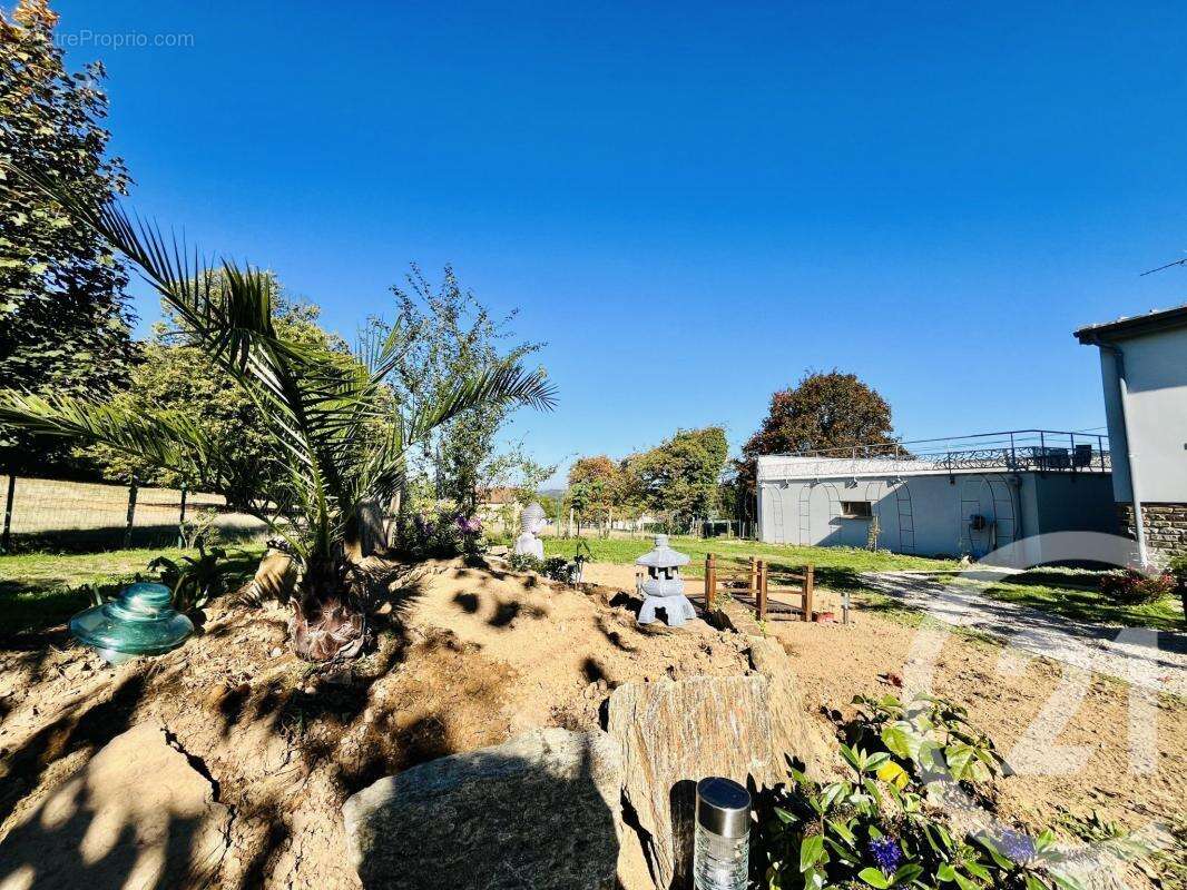 Maison à SAINT-YRIEIX-LA-PERCHE