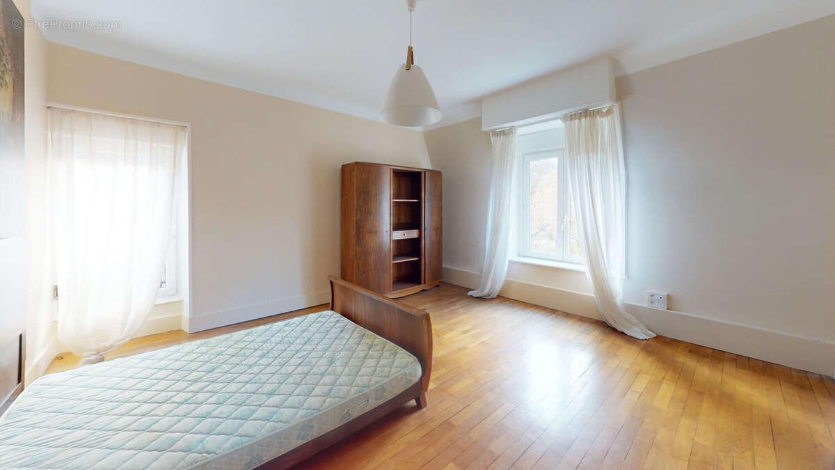 PONT DE VELOTTE Propriété 9 pièces 288 m² - photo 12