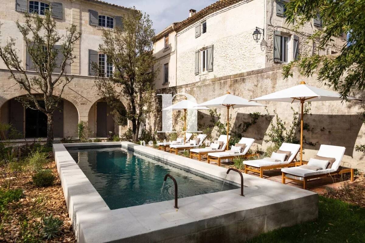 Commerce à VALLABREGUES