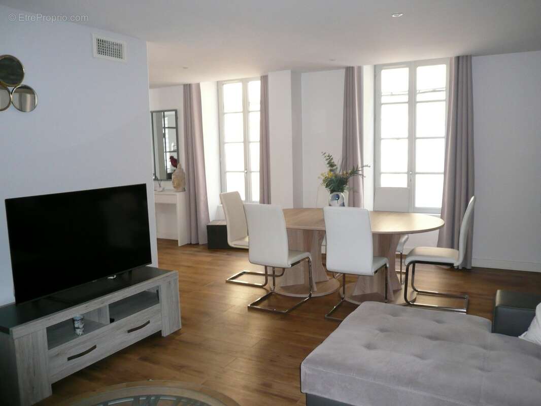  COGNAC Rue Piétonne IMMEUBLE de RAPPORT Local Commercial et Appartement  - photo 4