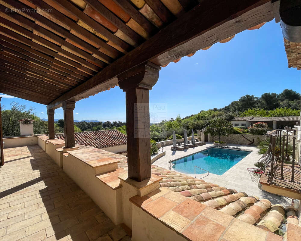 Superbe propriété - 437m2 - Domaine fermé - photo 16
