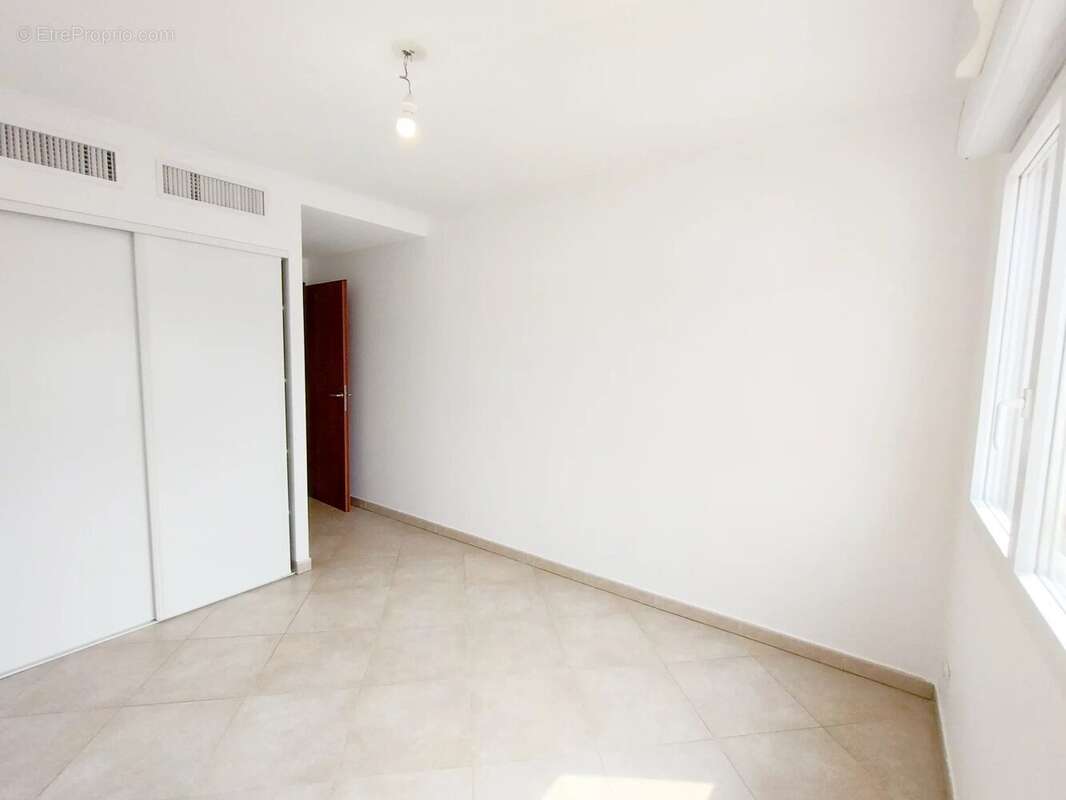 Beau f3 vue mer- centre st-aygulf + gge - photo 15