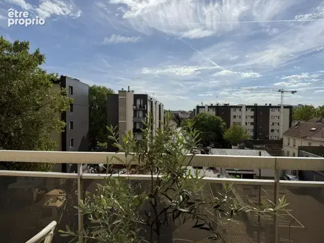 Photo Appartement à Le Bourget au prix de 259 000€