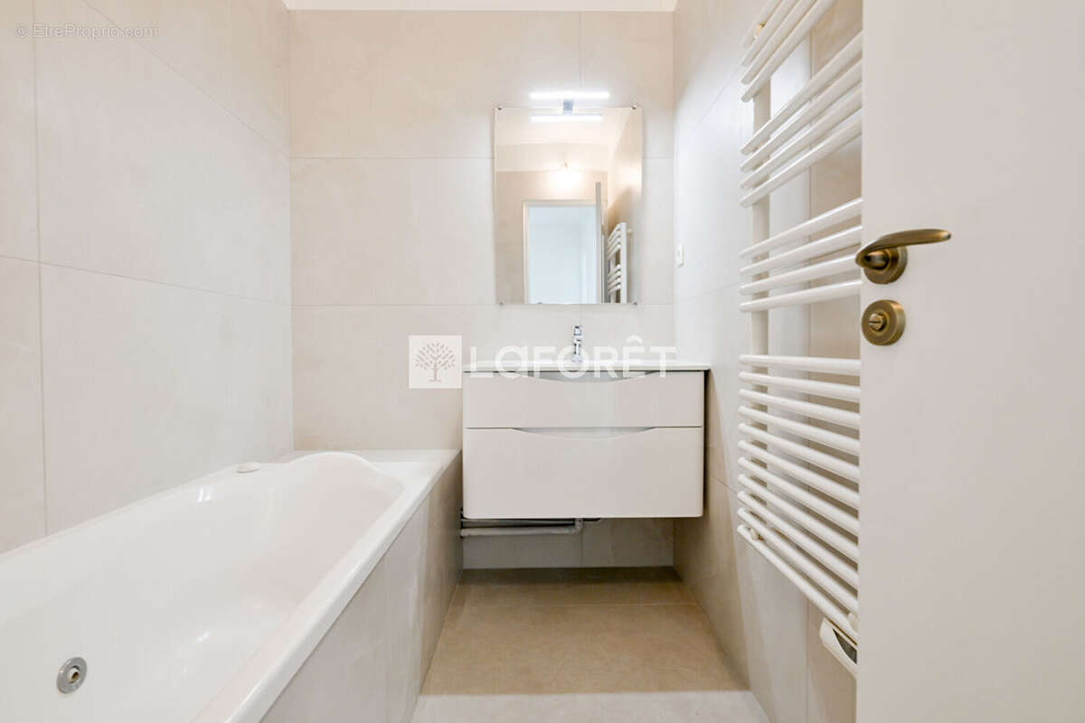 Appartement à PARIS-20E