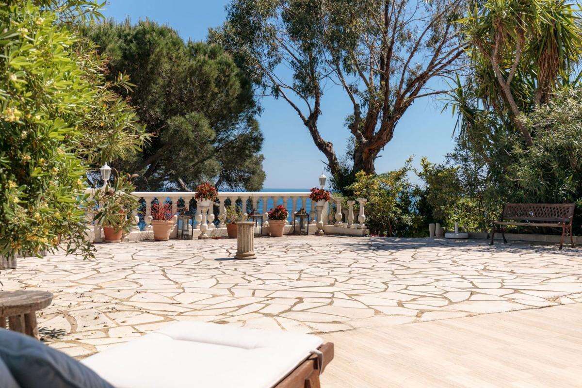 Appartement à VALLAURIS