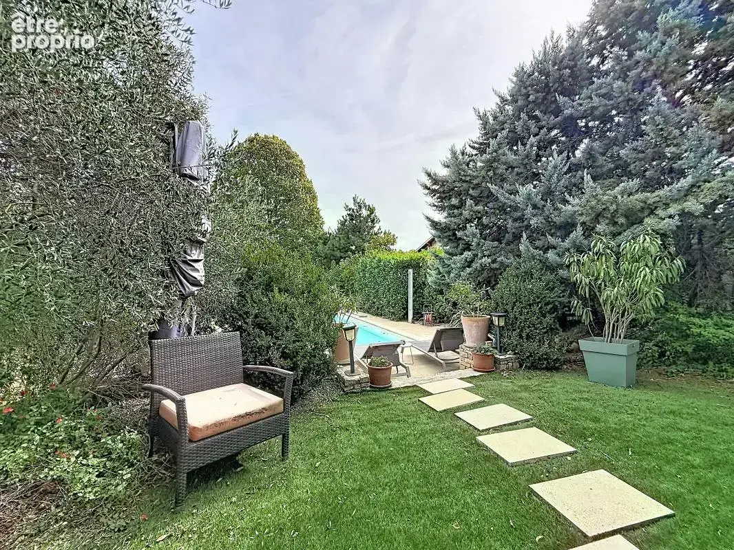 Maison - 5 Chambres - 1 Bureau - Buanderie - 2 Caves - Garage - Véranda - Piscine - Jardin - Proche toutes commodités - photo 8