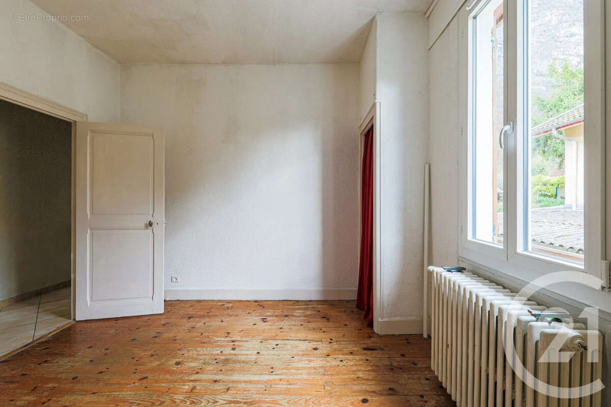 Maison à SAINT-EGREVE