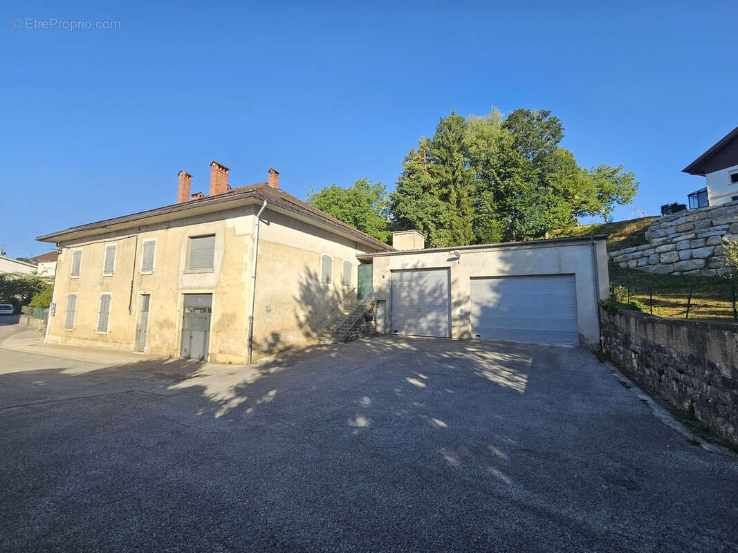 Centre de Lavans-les-Saint-Claude : immeuble à réhabiliter - photo 2