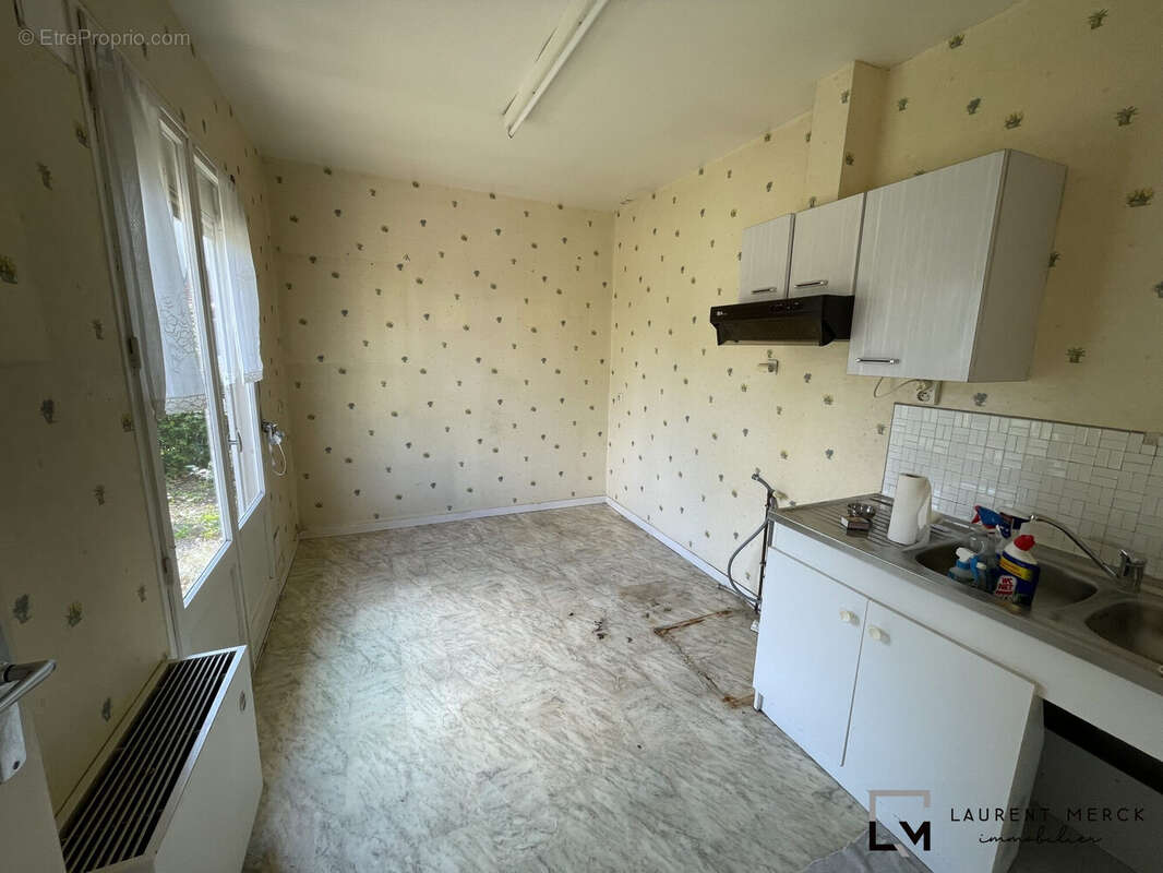 Maison à SAINT-MARTIN-AU-LAERT