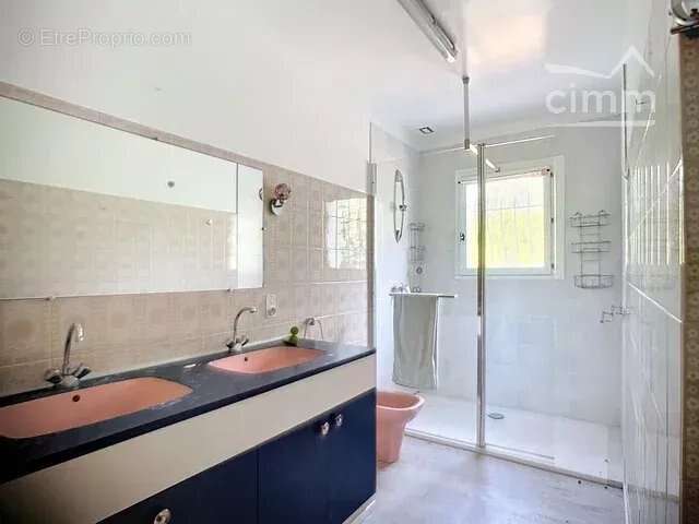 Maison à SAINT-PANTALEON-LES-VIGNES