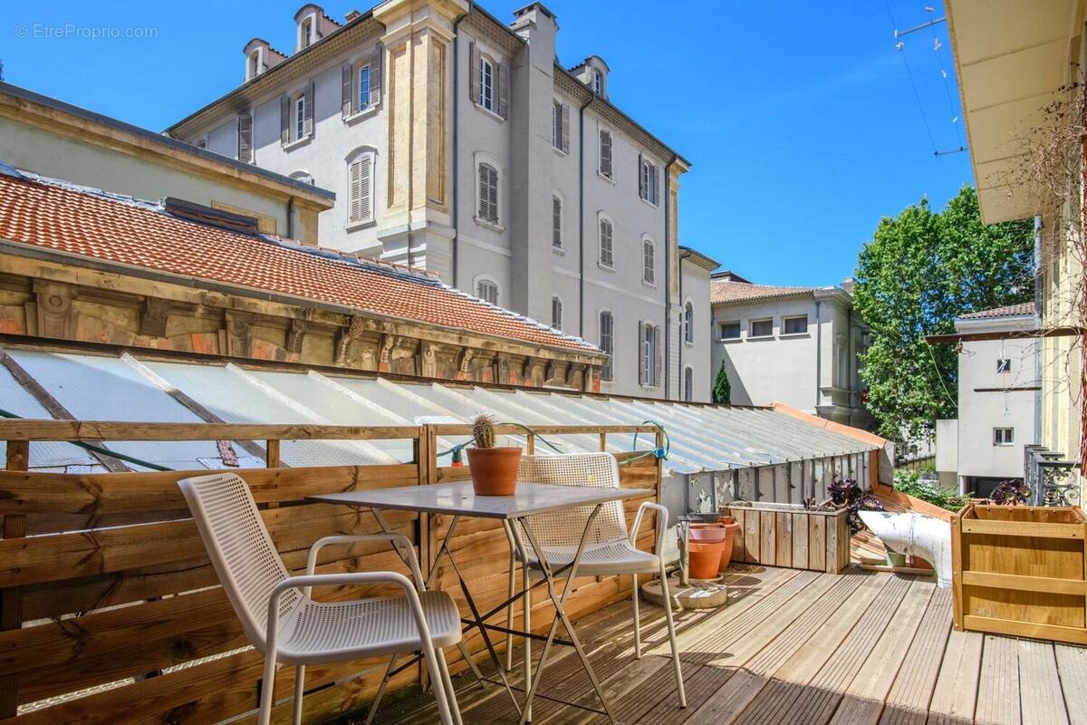 Appartement à MARSEILLE-1E