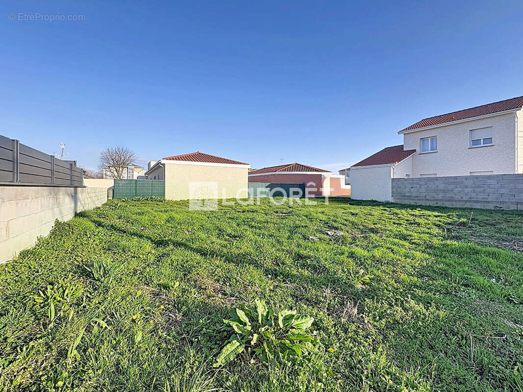 Terrain à BOURG-EN-BRESSE