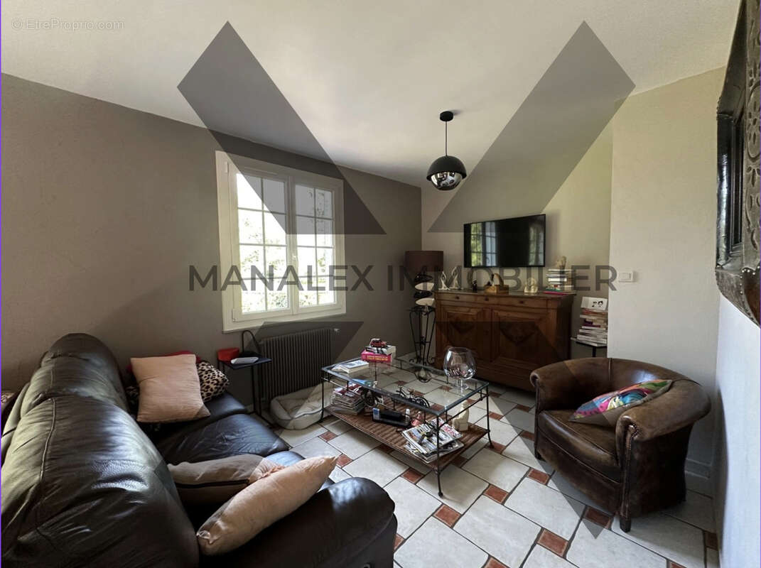 Maison à COMMELLE-VERNAY