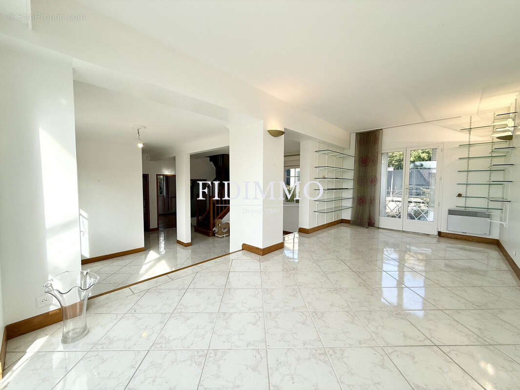 Maison à CHENNEVIERES-SUR-MARNE