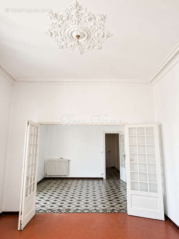À vendre, Nîmes, proche Avenue Jean Jaurès et Jardins de La Fontaine, bel appartement de type 5 de 120m2 - photo 2