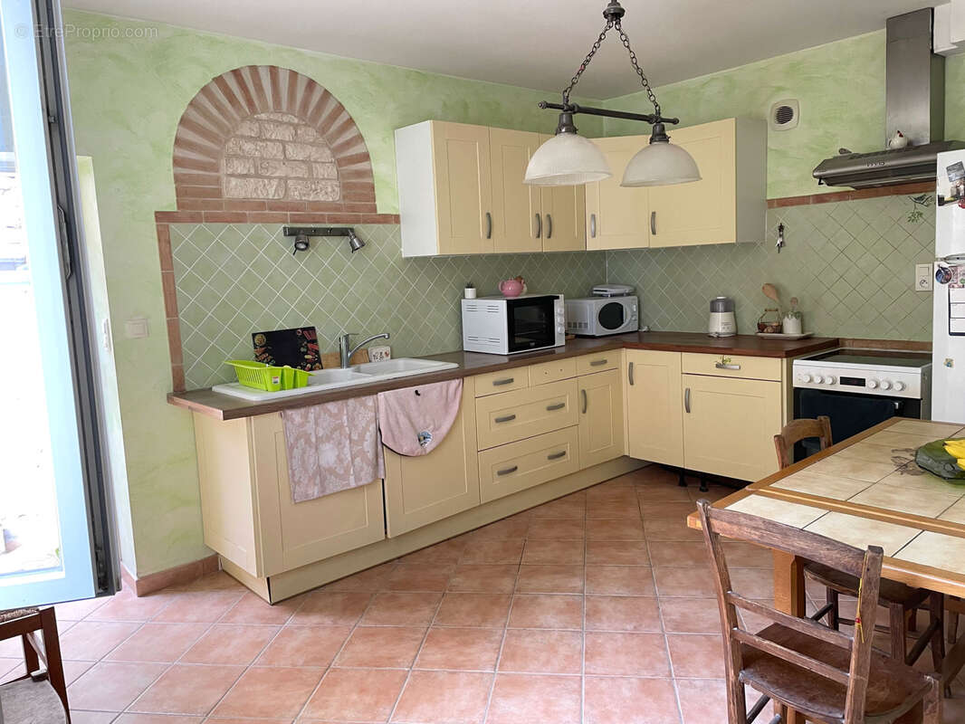 Commerce à SAINT-SAVINIEN