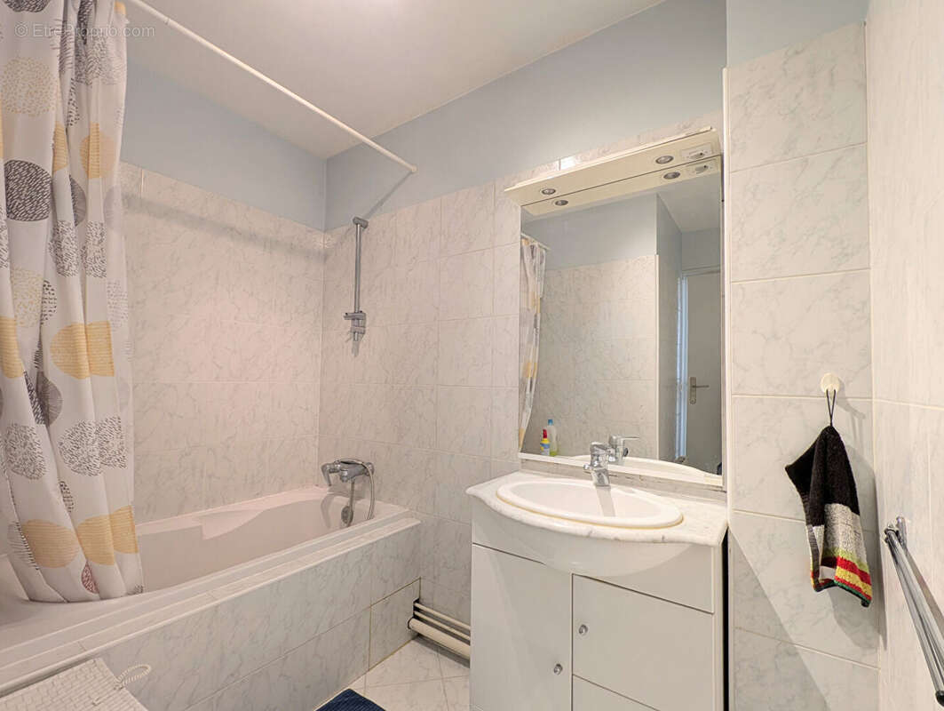 Magnifique appartement en dernier étage avec balcon - Asnières - photo 10