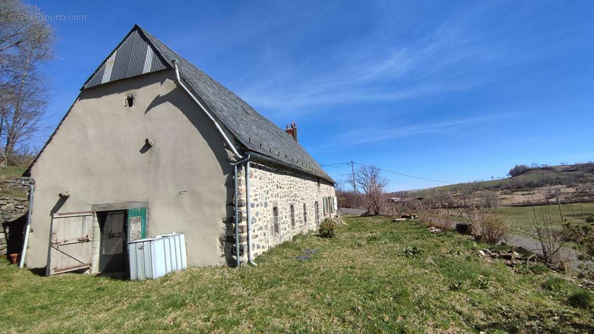 Belle maison Cantalienne Saint Amandin 15190 - photo 3